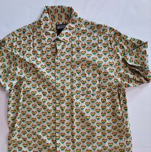 New "MASSIVE" BRAND Rainbow Heart Print Shirt Size Medium